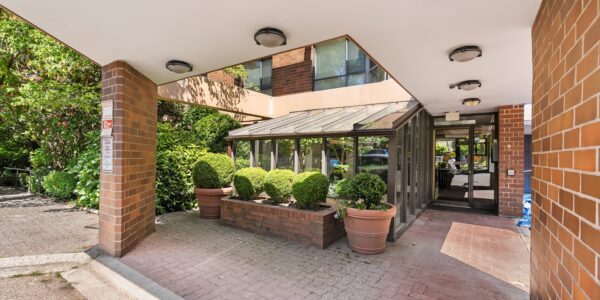 102 3905 Springtree Drive Vancouver 01-min